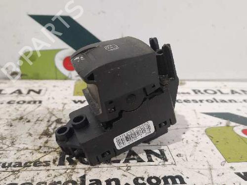Parkbremsarm/handtak RENAULT SCÉNIC III (JZ0/1_) 1.9 dCi (JZ0J, JZ1J, JZ1K, JZ1S) (131 hp) 8772860