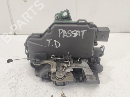 Høyre bak lås VW PASSAT B5.5 (3B3) 1.9 TDI (130 hp) 8493549