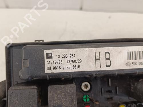 Fuse box OPEL ZAFIRA / ZAFIRA FAMILY B (A05) 1.9 CDTI (M75) | BP13544057E1 