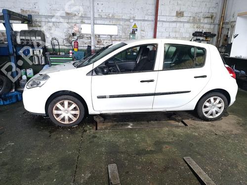 Brugte RENAULT CLIO III (BR0/1, CR0/1)  1.5 dCi  4643975
