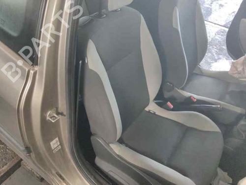 Used Right front seat RENAULT CLIO III (BR0/1, CR0/1) 1.2 16V (BR02, BR0J, BR11, CR02, CR0J, CR11) (75 hp) 30392983