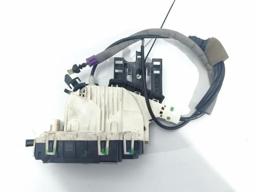 front-right-lock-mercedes-benz-c-class-coupe-c204-2011-33436900 main image