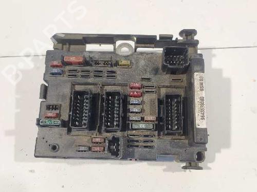 Fuse box PEUGEOT 307 (3A/C) 1.6 16V (109 hp) 6424244