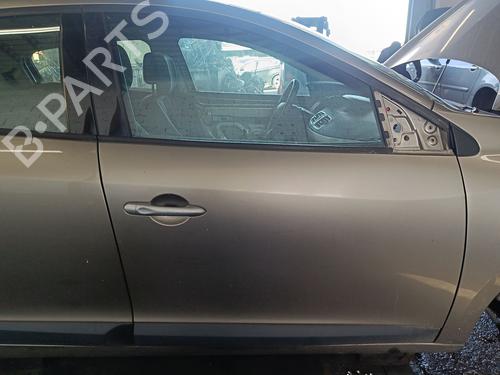 right-front-door-renault-megane-iii-hatchback-bz01_-b3_-2008-29885998 main image