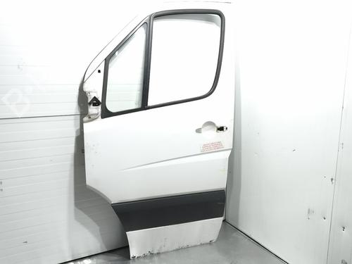 Used Left front door Left front door MERCEDES-BENZ SPRINTER 5-t Van (B906) 515 CDI (906.653, 906.655, 906.657) (150 hp) 34582920 34582920