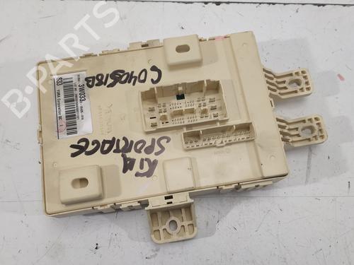 Used Fuse box KIA SPORTAGE III (SL) 1.7 CRDi (116 hp) 8358547