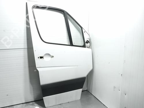 Used Right front door Right front door MERCEDES-BENZ SPRINTER 5-t Van (B906) 515 CDI (906.653, 906.655, 906.657) (150 hp) 34582919 34582919