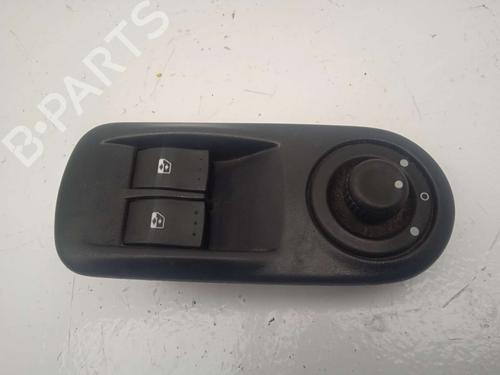 Used Left front window switch RENAULT TRAFIC II Van (FL) [2001-2026]  24315676