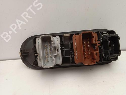 Used Left front window switch RENAULT MEGANE II (BM0/1_, CM0/1_) 1.9 dCi (BM0G, CM0G) (120 hp) 4298273