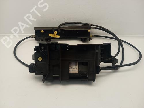 Used Electric handbrake RENAULT SCÉNIC II (JM0/1_) [2003-2010]  31616439