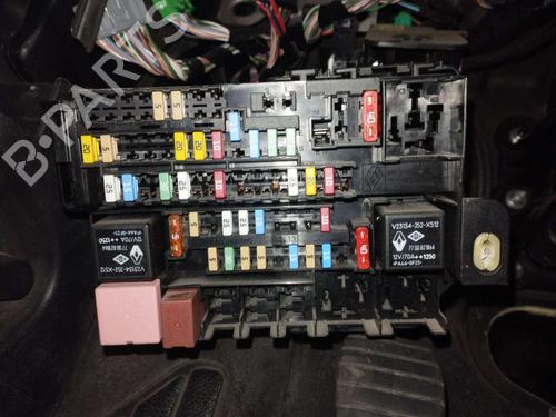 Used Fuse box Fuse box RENAULT LAGUNA III (BT0/1) [2007-2015] 20975071 20975071