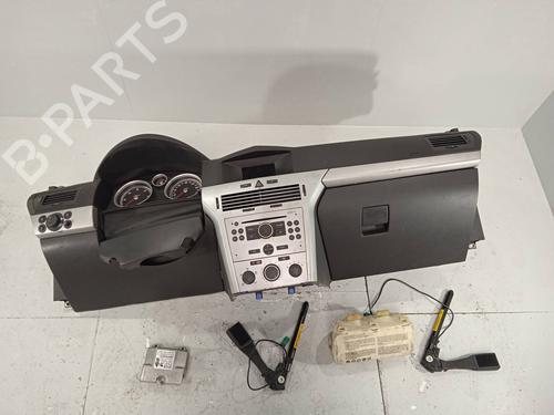Used Dashboard OPEL ASTRA H GTC (A04) 1.9 CDTi (L08) (150 hp) 4335774