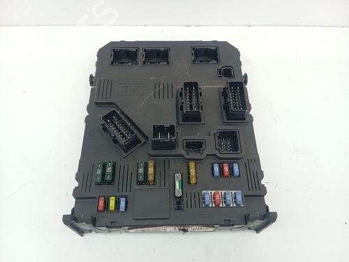 Used Fuse box Fuse box 36664736 36664736