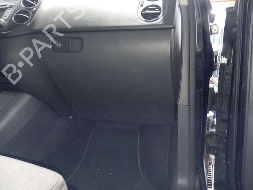 Used Glove box VW GOLF PLUS V (5M1, 521) [2004-2013]  17321861