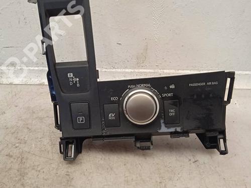 switch-lexus-ct-zwa10_-75h281-2010-11163681 main image