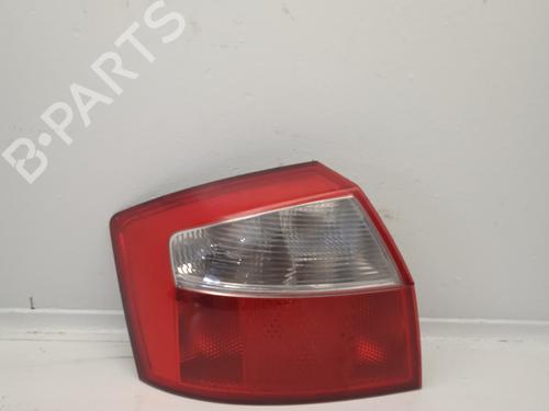 Farolim esquerdo AUDI A4 B6 (8E2) 1.9 TDI (130 hp) 18735239