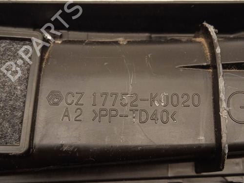 Frontplade/Frontkurv TOYOTA YARIS (_P21_, _PA1_, _PH1_) 1.5 Hybrid (MXPH10, MXPH11) (116 hp) 32349256