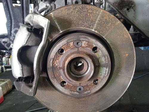 Used Left front steering knuckle RENAULT ZOE (BFM_) ZOE (58 hp) 32299228