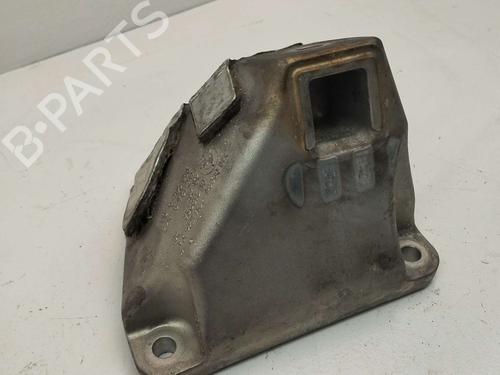 Used Engine mount BMW 5 (F10) 520 d (184 hp) 17061303
