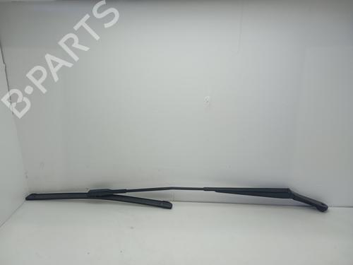 Used Front windshield wiper arm ALFA ROMEO GIULIA (952_) 2.2 D Q4 (952AFA45M, 952ANA4) (190 hp) 17533952