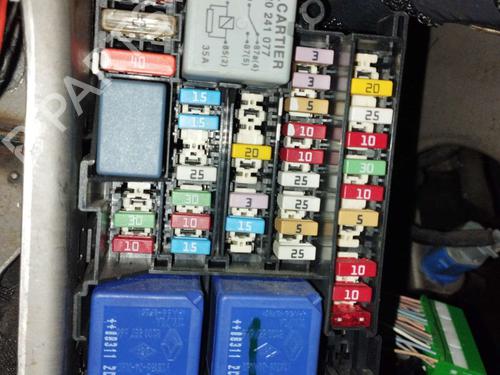 fuse-box-renault-megane-iii-hatchback-bz01_-b3_-19-dci-bz0n-bz0j-243880001r-2008-17357983 main image