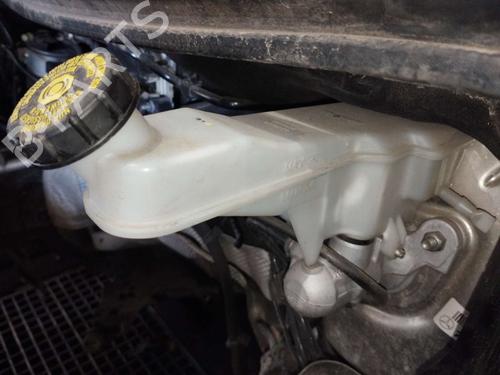 brake-master-cylinder-mercedes-benz-cla-coupe-c117-2013-2014-2015-2016-2017-2018-2019-25359438 main image