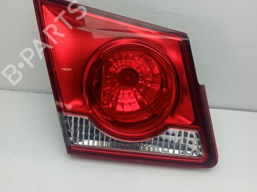 left-tailgate-light-chevrolet-cruze-j300-95971550-2009-22635686 main image