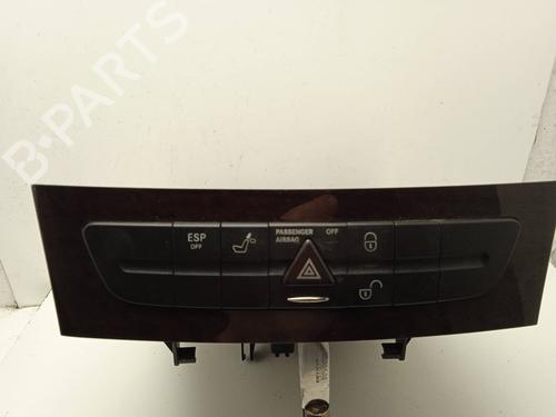 Used Switch MERCEDES-BENZ E-CLASS (W211) E 240 (211.061) (177 hp) 4371025
