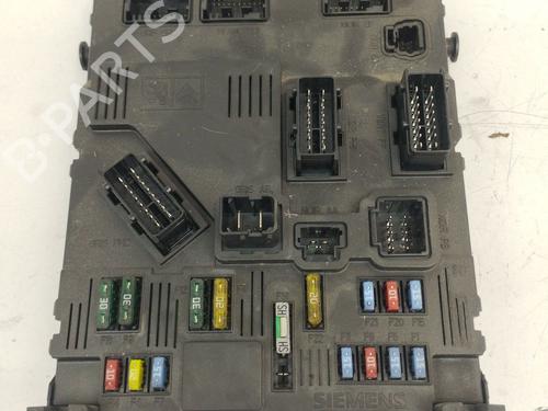 Used Fuse box Fuse box 38488432 38488432
