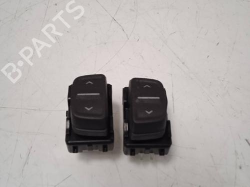 Used Left front window switch DACIA SANDERO II 1.5 dCi 75 / Blue dCi 75 (B8JW, B8M4, B8AH, B8M7, B8M6) (75 hp) 4314995