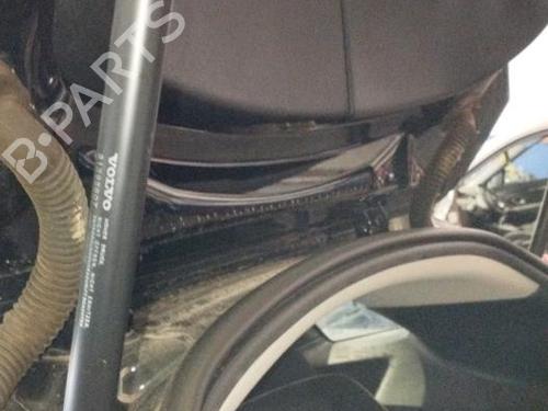 andre-volvo-v40-hatchback-525-d2-31395607-2012-2013-2014-2015-2016-2017-2018-2019-18069109 main image