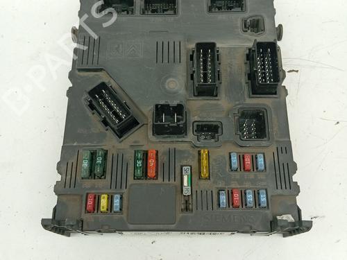 Used Fuse box Fuse box 39074676 39074676