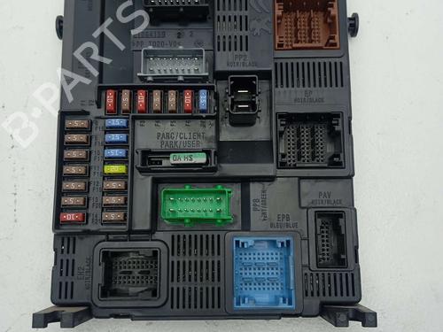 Used Fuse box Fuse box 20212749 20212749