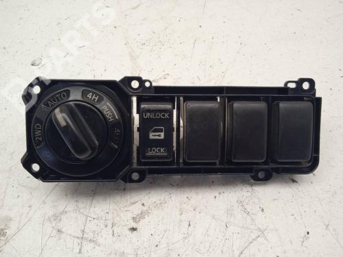 switch-nissan-pathfinder-iii-r51-68492eb300-2005-11156214 main image
