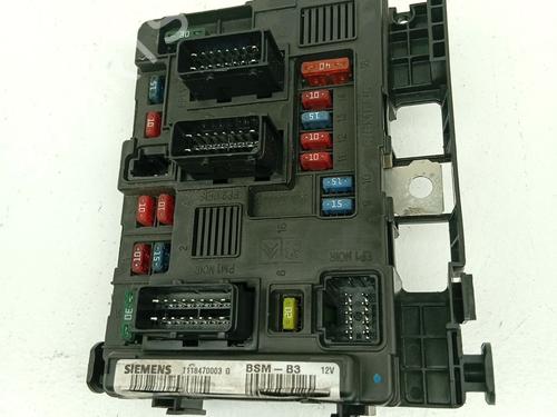 Used Fuse box Fuse box 39074694 39074694