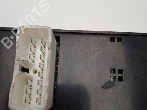 Used Left front window switch HYUNDAI TRAJET (FO) [1999-2008]  4317157