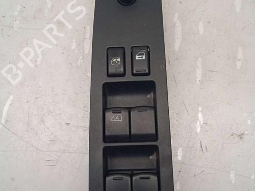 Used Left front window switch NISSAN X-TRAIL II (T31) [2007-2018]  12320103