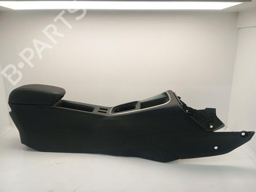 Used Armrest / Center console Armrest / Center console JEEP AVENGER (J2) Electric (156 hp) 33940925 33940925