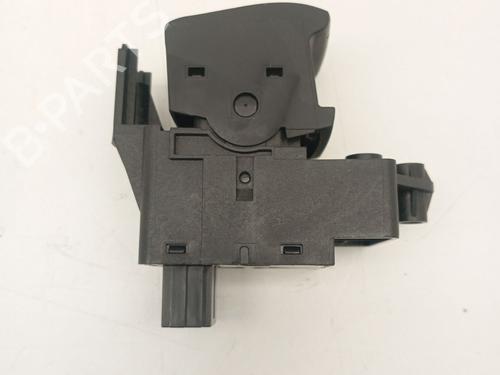 switch-renault-megane-iii-hatchback-bz01_-b3_-2008-36664783 main image