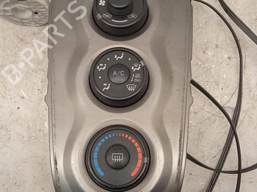 Used Climate control TOYOTA YARIS (_P9_) 1.4 D-4D (NLP90_, NLP90R) (90 hp) 11163035