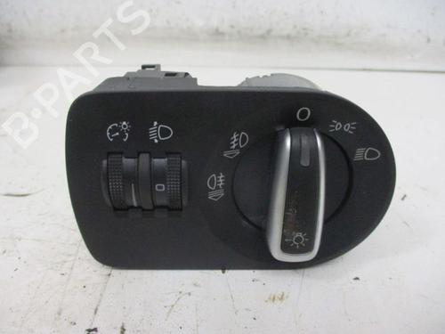 Used Headlight switch AUDI A1 Sportback (8XA, 8XF) 1.2 TFSI (86 hp) 25826147