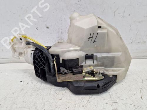 Venstre bagtil lås Venstre bagtil lås MERCEDES-BENZ S-CLASS (W220, V220) S 320 CDI (220.025, 220.125) (204 hp) 33907512 33907512