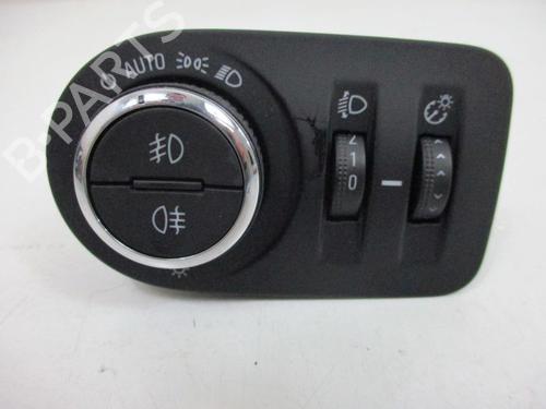 forlygtekontakt-opel-corsa-e-x15-2014-37111724 main image