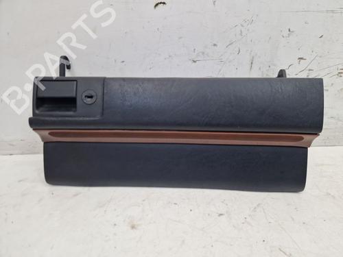 Used Glove box MERCEDES-BENZ 124 Saloon (W124) 300 D (124.130) (113 hp) 25775376