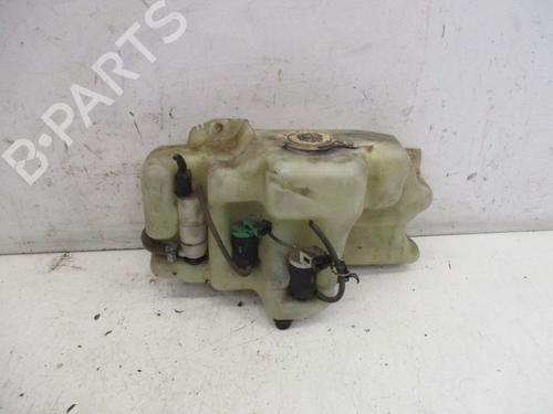 Used Front windshield wiper arm NISSAN TERRANO II (R20) 2.4 i 12V 4WD (124 hp) 19292576