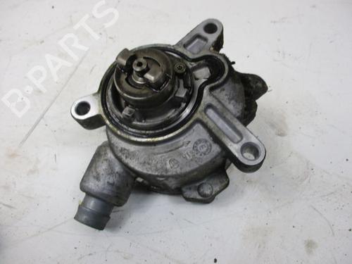 Used Vacuum pump VOLVO V70 II (285) 2.4 D (131 hp) 29083707