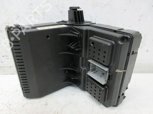 Used Fuse box Fuse box 37124713 37124713