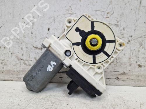 Moteur de lève-vitre avant droit MITSUBISHI COLT CZC VI Convertible (RG) 1.5 (Z36A) (109 hp) 28096766