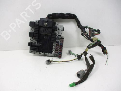 Used Fuse box Fuse box 37110336 37110336