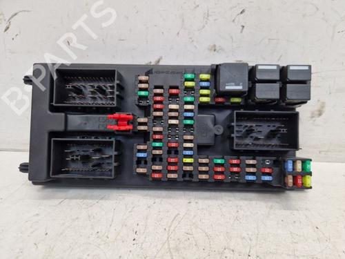 Used Fuse box Fuse box 37146438 37146438